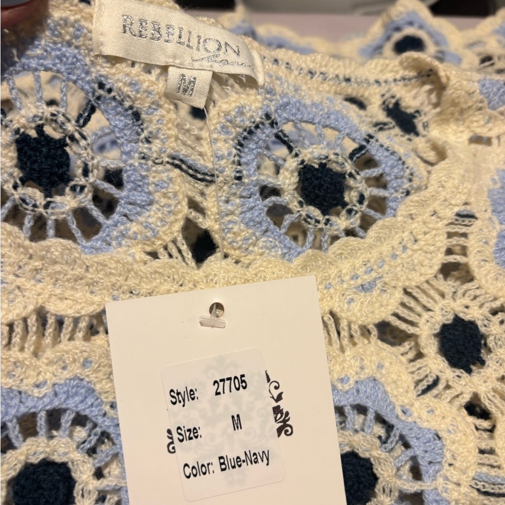 Gorgeous Women's/Teen's Crochet Floral Lace Top - Size Medium NWT - Picture 14 of 16
